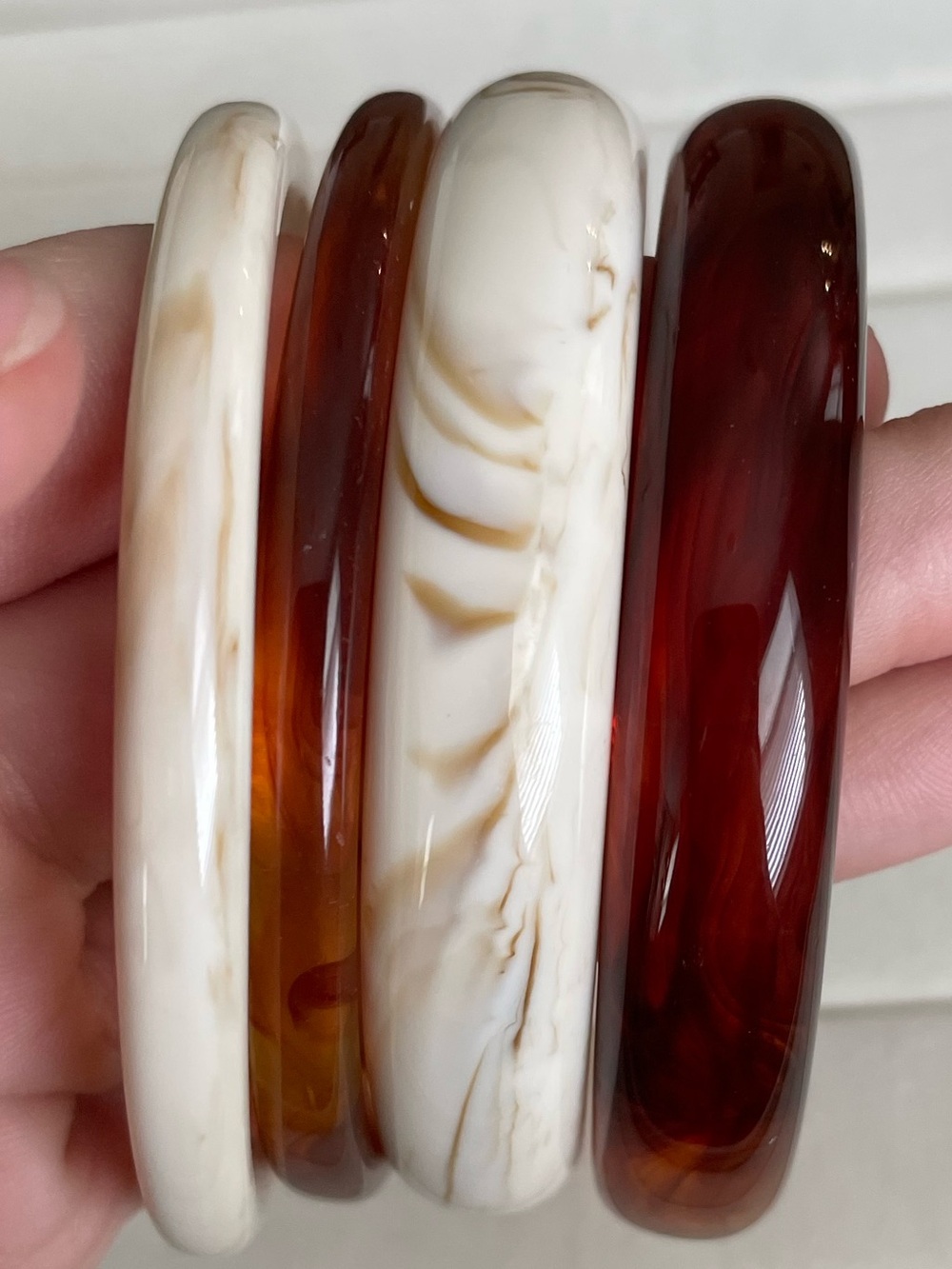 4Pcs Stackable Cream and Amber Resin Bangle Set NEW B04-11